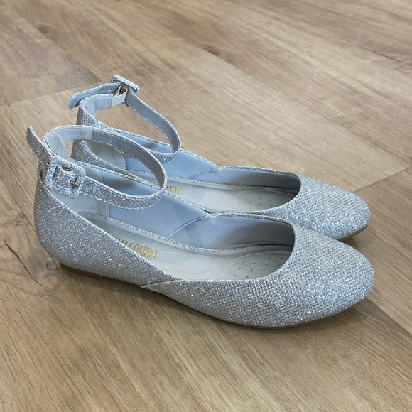 NIB Women’s Dream Pairs Revona Ankle Strap Flats - Picture 1 of 5
